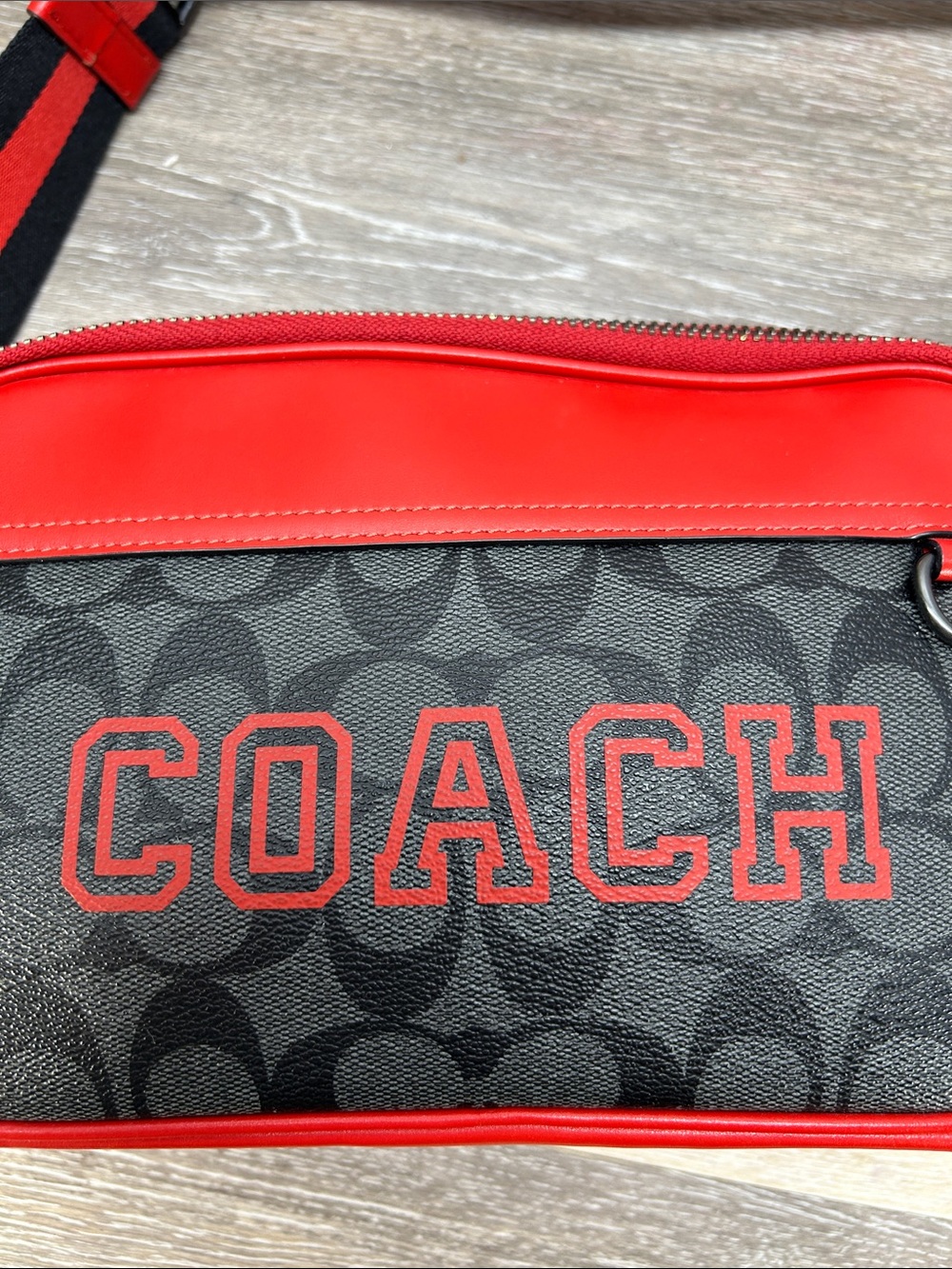 5770 NWOT Coach Black Signature Crossbody with Red Trim 245770 - Picture 13 of 16